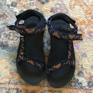 Sun and Moon Hiking Sandals